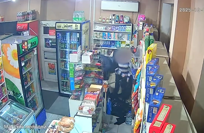 كاليننغراد.. بائعة شجاعة تتصدى للص بسكين وتجبره على الفرار