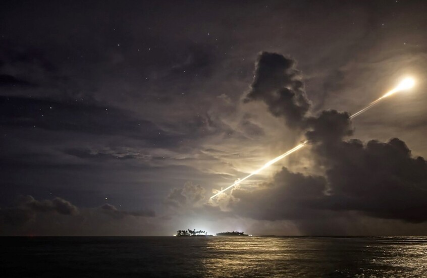 الولايات المتحدة تجري إطلاقا تجريبيا لصاروخ باليستي عابر للقارات