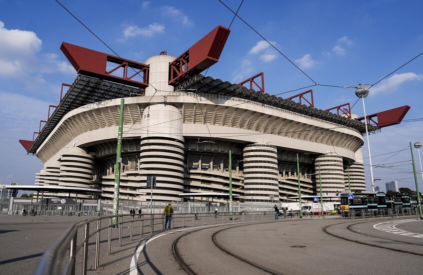 رسميا.. ميلان وإنتر ميلان يوقعان عقد شراء سان سيرو