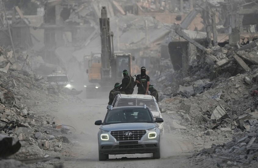 "‏القناة 12" العبرية: واشنطن طلبت من إسرائيل السماح بخروج مسلحي رفح بعد تجريدهم من السلاح
قالت "القناة 12" العبرية إن واشنطن طلبت من إسرائيل السماح بخروج مسلحي حماس من جنوبي قطاع غزة بعد تجريدهم من السلاح، في إطار مساع تهدف إلى حل أزمة المقاتلين داخل أنفاق رفح.