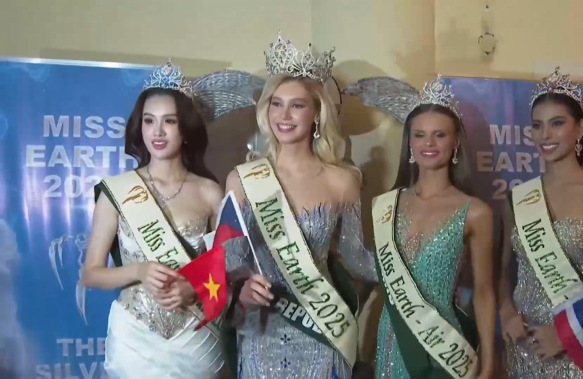 طالبة ذات 21 عاما من التشيك تتوج بلقب ملكة جمال الأرض لعام 2025