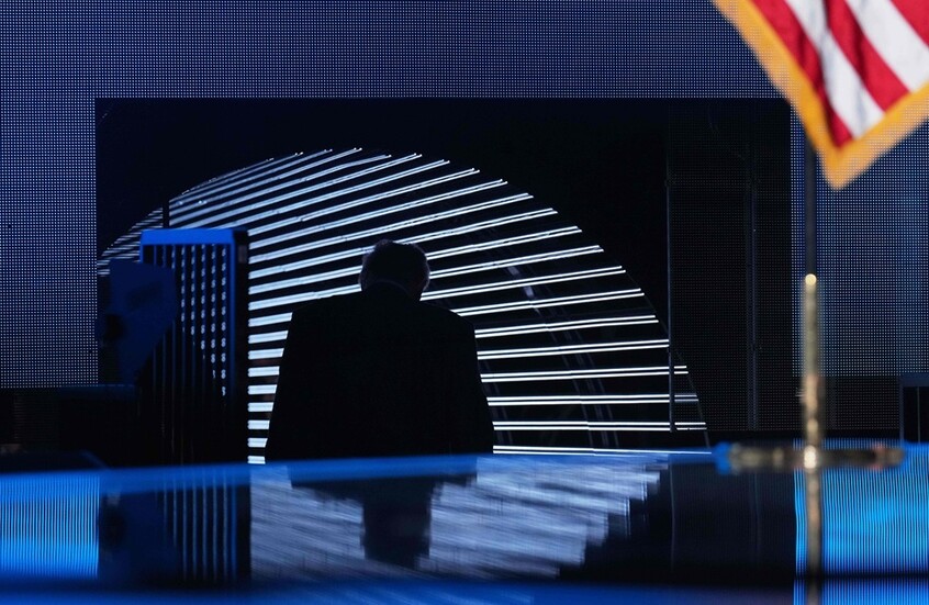 "نيويورك بوست": كان هناك وعد للمجرم الجنسي جيفري إبستين بالحرية إذا وشى بترامب