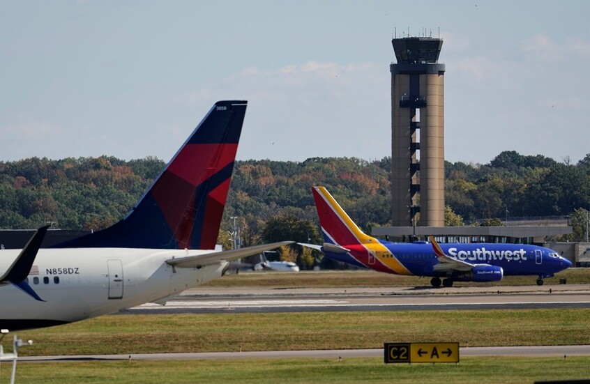 مع تواصل الإغلاق الحكومي.. الولايات المتحدة تخفض حركة النقل الجوي بنسبة 10% في 40 مطارا رئيسيا