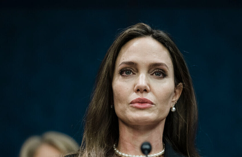 بوليتيكو: الجيش الأوكراني لم يؤكد أو ينفي تعبئة الحارس الشخصي لأنجلينا جولي