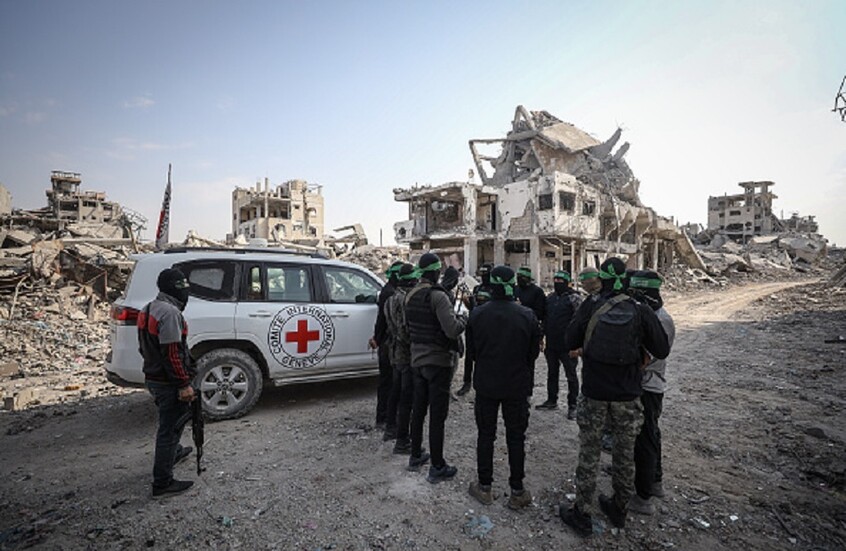 إسرائيل تعلن تسلمها رفات رهينة ونقله إلى معهد الطب الشرعي