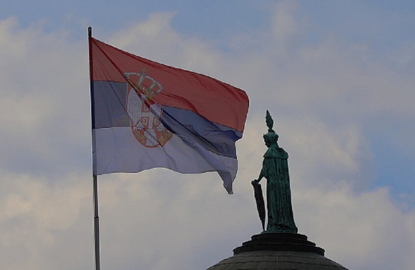 المفوضية الأوروبية تحذر من "مخاطر أمنية" تترتب على منح صربيا الجنسية للروس