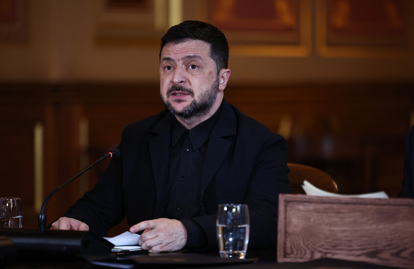 زيلينسكي يخطط لفرض عقوبات على الأوكرانيين العاملين في روسيا