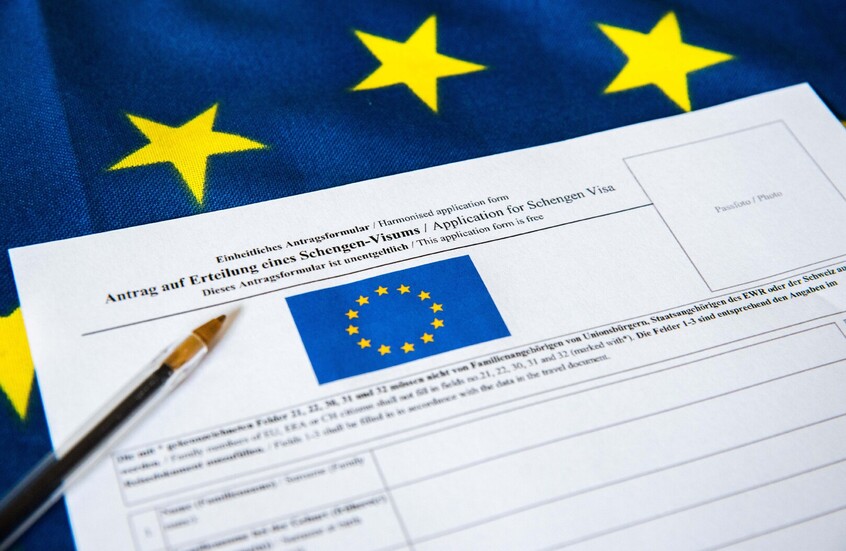 المفوضية الأوروبية تفرض قيودا على تأشيرات شنغن للروس