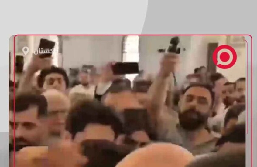 استقبال رئيس مجلس الشورى الإيراني محمد باقر قاليباف بحفاوة بمسجد في باكستان