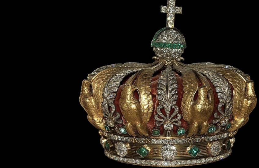 متحف اللوفر سيعيد عرض تاج الإمبراطورة أوجيني بعد العثور عليه إثر حادثة السرقة