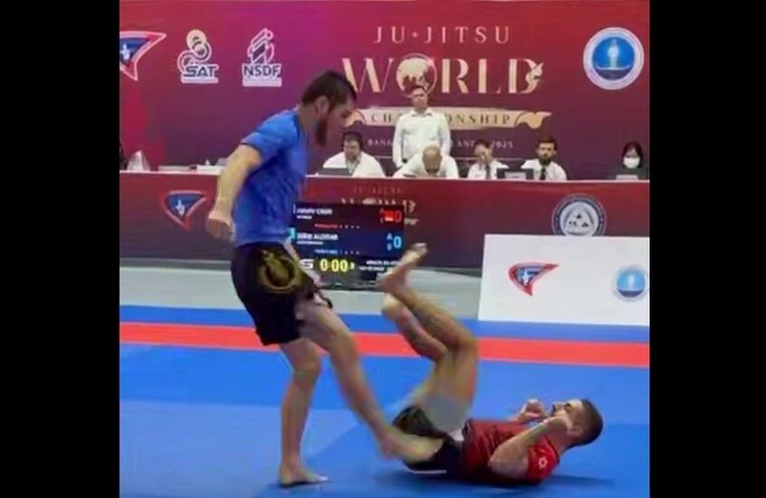 غداة انضمام بلاده لاتفاقية أبراهام.. مقاتل كازاخستاني يركل خصمه الإسرائيلي ويرفض مصافحته