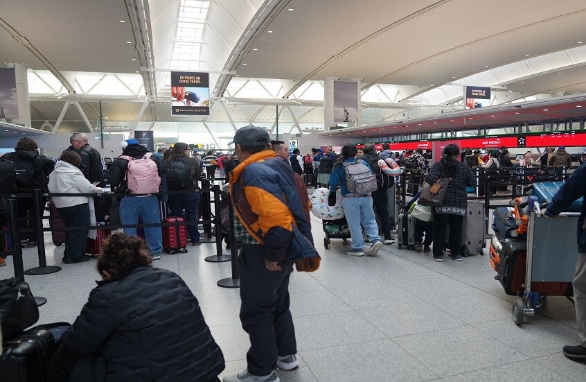 فوضى وقلق.. إلغاء وتأخر آلاف الرحلات الجوية في المطارات الأمريكية مع استمرار الإغلاق الحكومي