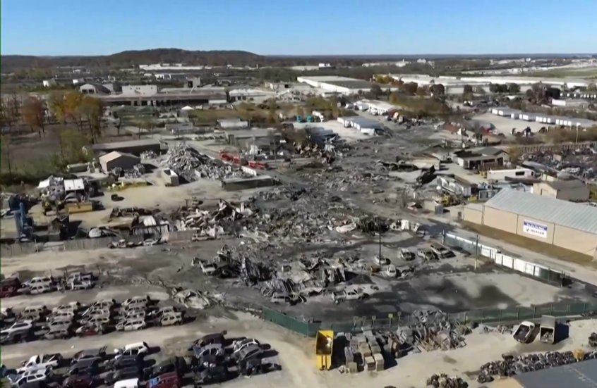 لقطات صادمة من موقع تحطم طائرة شحن بولاية كنتاكي