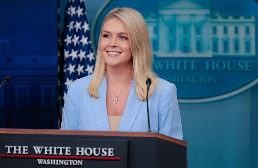 أوربان يطلب مازحا من ترامب السماح بـ"استعارة" المتحدثة باسم البيت الأبيض للعمل في هنغاريا