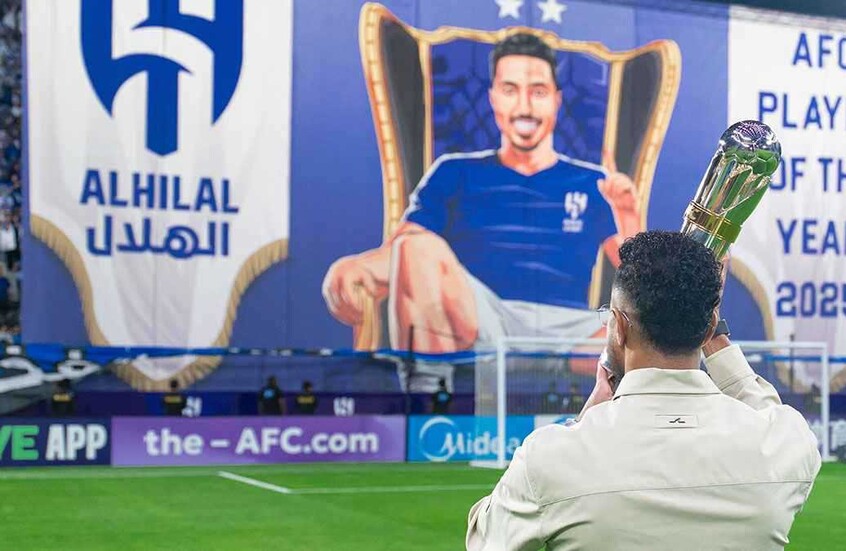 أول تعليق من سالم الدوسري بعد ترشيحه لتشكيلة العام من فيفا (فيديو)