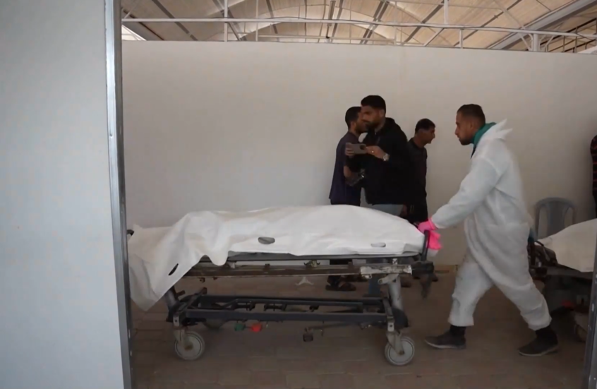 وصول جثامين 15 فلسطينيا إلى خان يونس بعد تسلمهم من إسرائيل