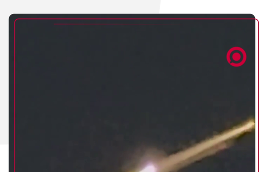 قمر صناعي يحترق أثناء سقوطه من الفضاء