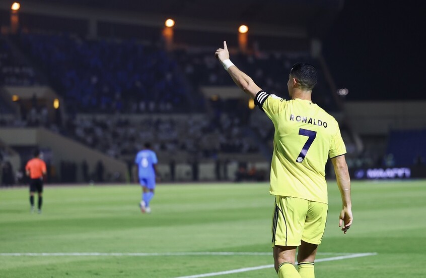 رونالدو يحصد جائزة جديدة.. ويقترب من "الحلم الأكبر"! (فيديو)