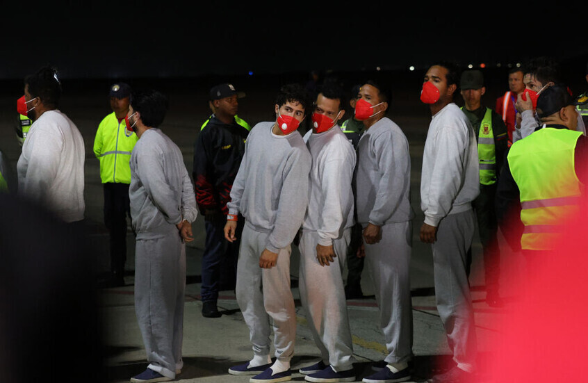 واشنطن تخطط لشراء مستودعات تجارية عملاقة لاحتجاز المهاجرين