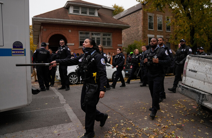 رجل يفتح النار على عملاء حرس الحدود في شيكاغو