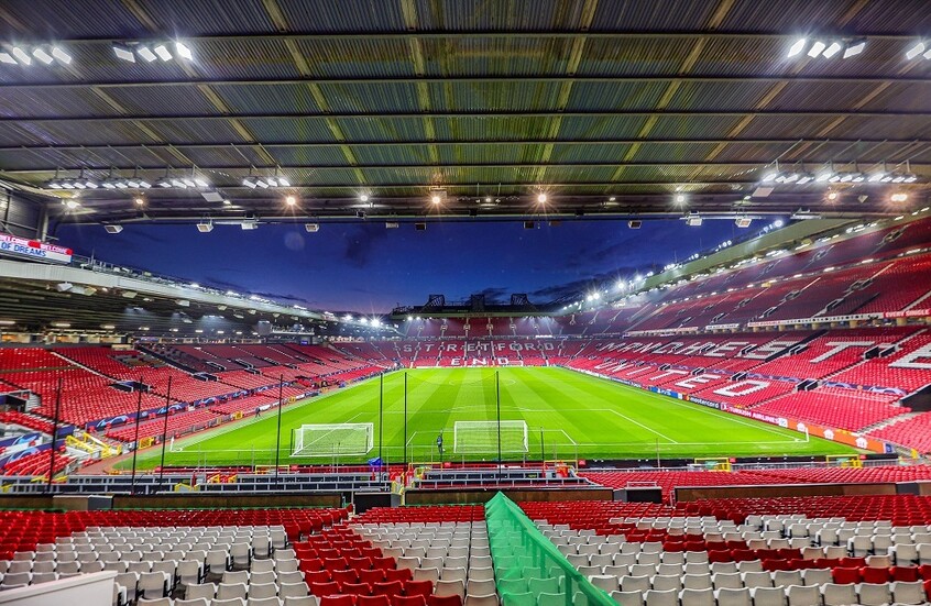 "المبيت" في مسرح الأحلام.. مانشستر يونايتد يفتح أبوابه أمام المشردين