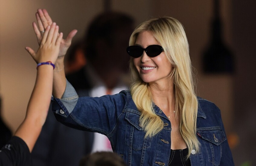 شاهد.. أبناء إيفانكا ترامب برفقة ميسي