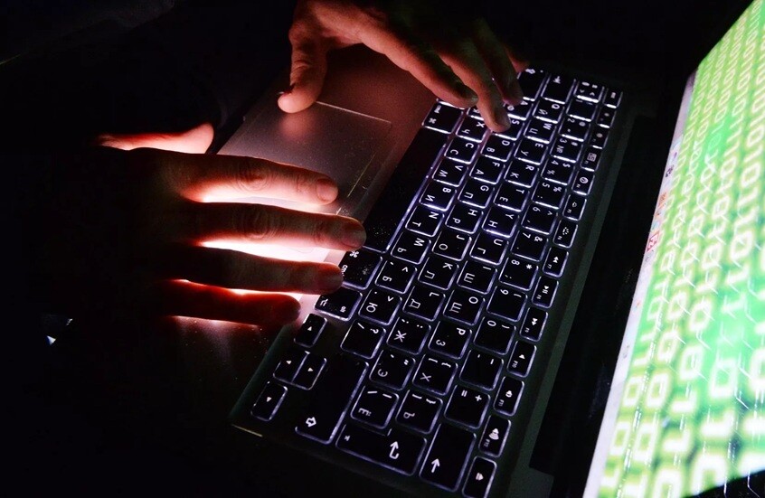 رسالة من أول فيروس: "أنا هنا.. أمسك بي إن استطعت"!