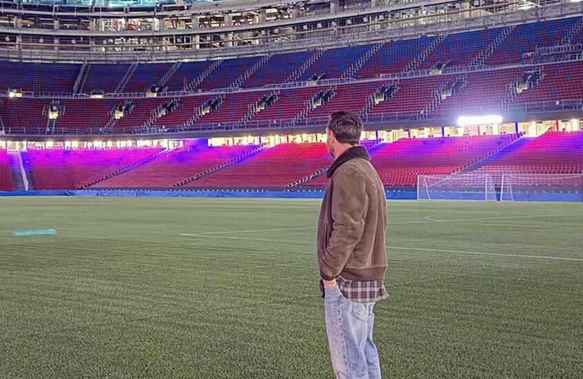 بخطوة مفاجئة ورسالة مؤثرة.. ميسي في قلب ملعب "كامب نو" (فيديو - صور)