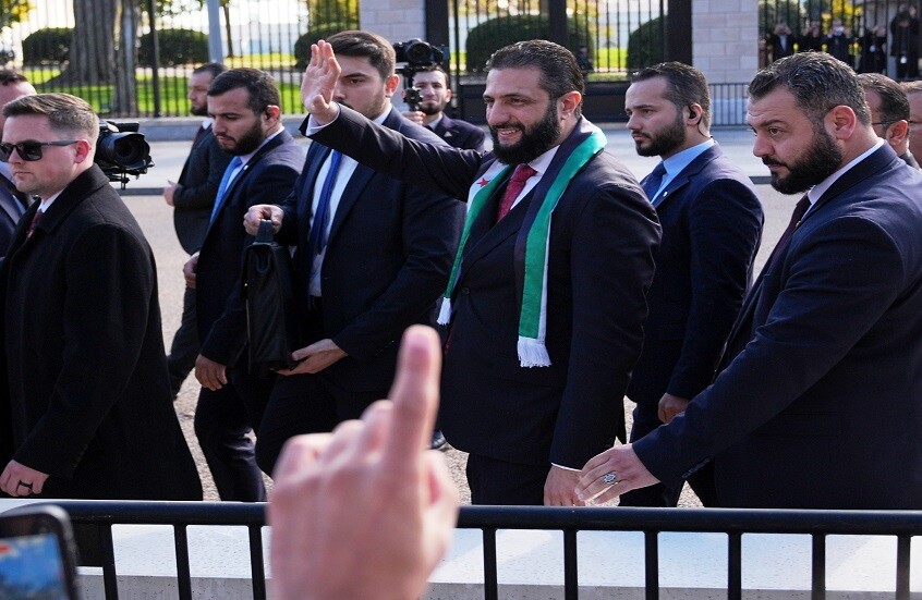 الرئيس السوري أحمد الشرع يغادر البيت الأبيض بعد اجتماع عقده مع الرئيس الأمريكي دونالد ترامب