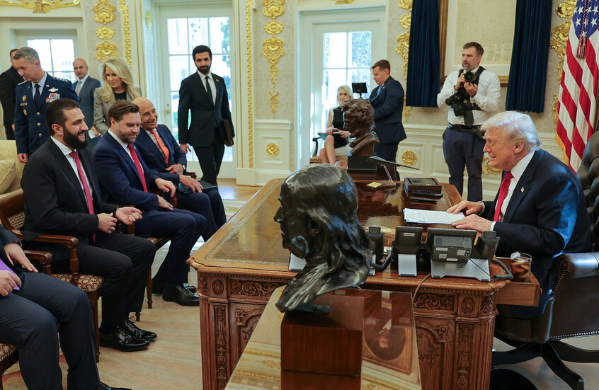 تظهر احتفاء بالرئيس السوري.. ترامب ينشر صورا للشرع خلال الإجتماع في المكتب البيضاوي