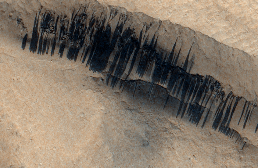 تفسير ظاهرة الخطوط السوداء على المنحدرات المريخية