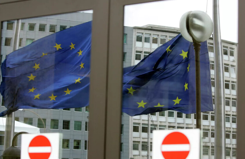 "بوليتيكو": نواب أوروبيون يرفعون دعوى ضد البرلمان بسبب فضائح صفقات لقاحات "كورونا"