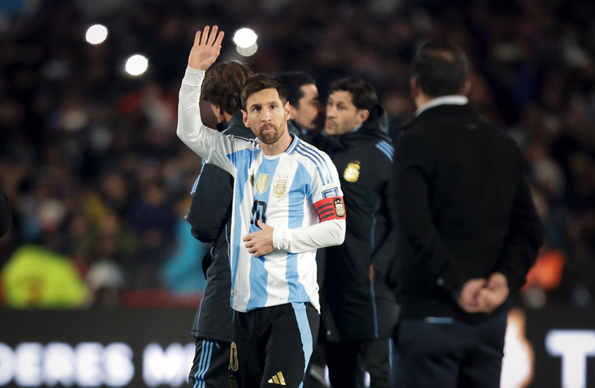 ميسي: أتطلع للعودة إلى برشلونة.. ولا أريد أن أكون عبئا على الأرجنتين