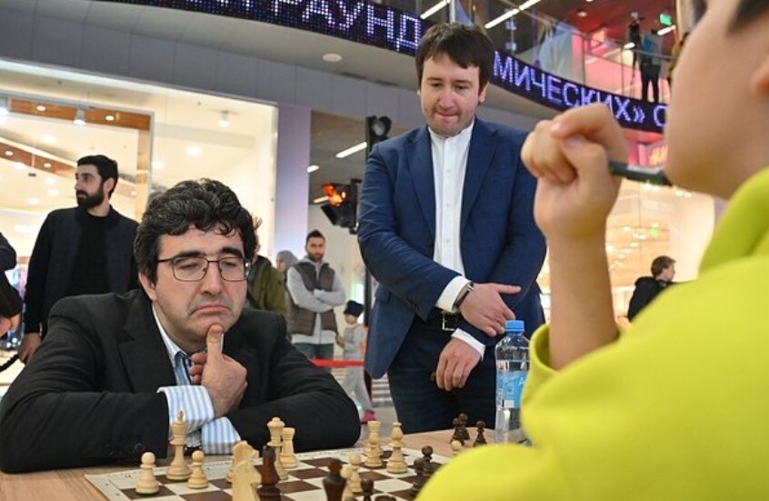 أسطورة شطرنج روسي متهم بالتنمر بسبب تعليقات عن وفاة لاعب أمريكي