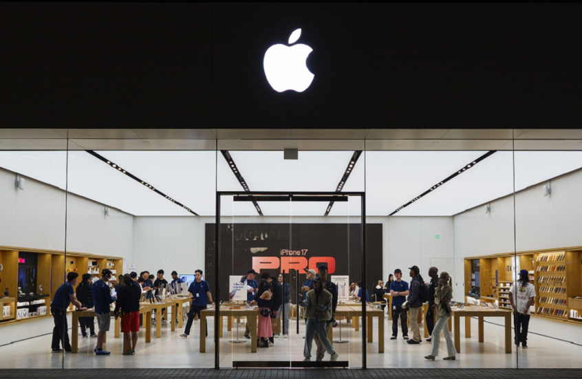 بسبب "سعره الصادم".. "جورب آيفون" يثير سخرية وغضب المستخدمين!