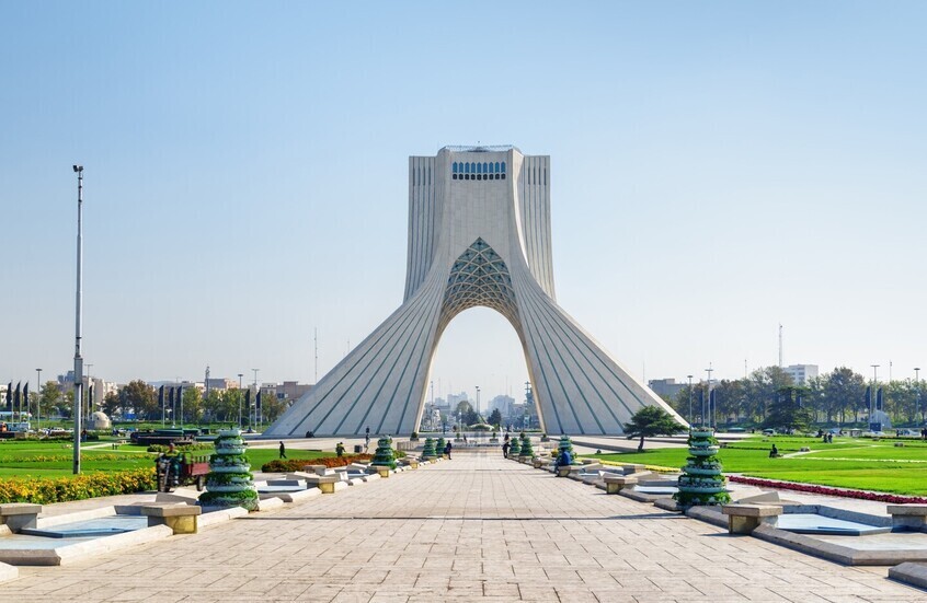 بزشكيان يوجه بالتحقيق العاجل في وفاة شاب أضرم النار في نفسه