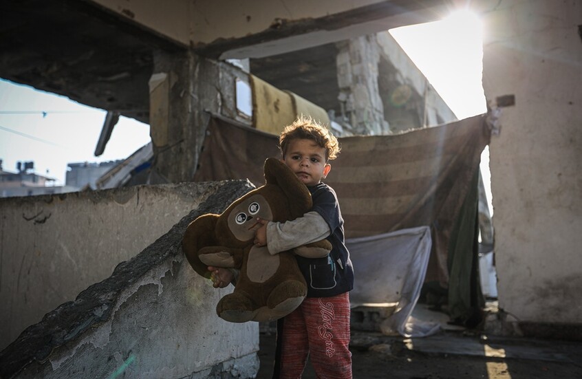 حذر المستشار الإعلامي لوكالة الأونروا عدنان أبو حسنة من كارثة كبيرة في قطاع غزة في حال استمرار منع إدخال الخيام ومعدات الإيواء.

وين العرب