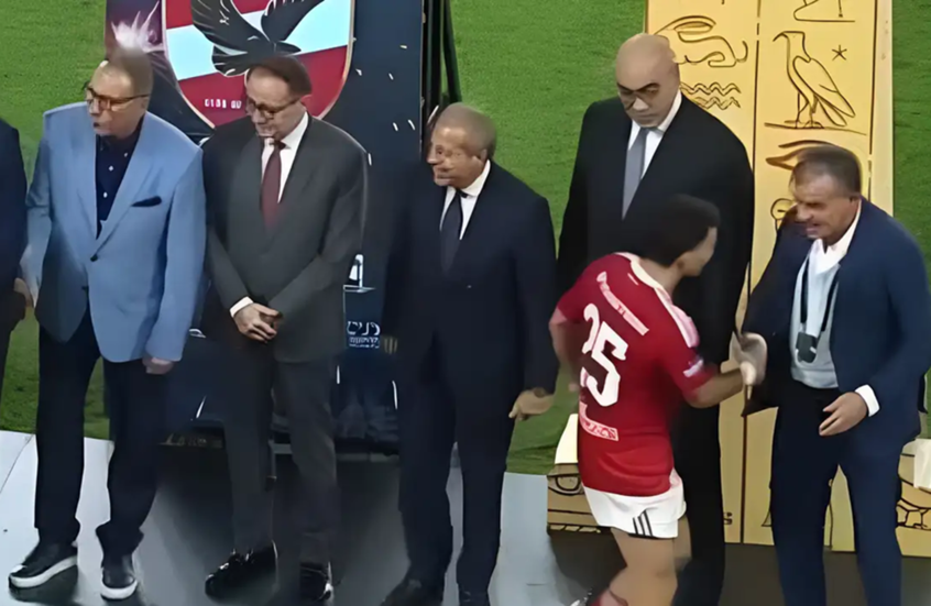 الاتحاد المصري يفرض عقوبات على الزمالك والأهلي ولاعبه زيزو إثر أحداث كأس السوبر