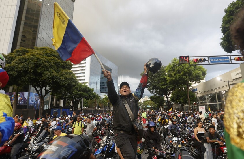 فنزويلا تفعل قانون الدفاع الشامل وتعلن التعبئة في مواجهة التحركات الأمريكية