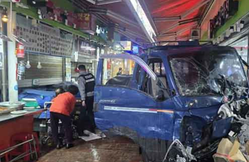 إصابة عشرين شخصا في كوريا الجنوبية بعد اصطدام شاحنة بسوق