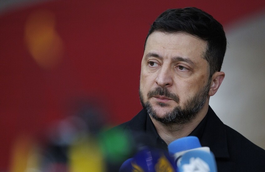 نائب أوكراني: واشنطن تمهد الطريق لاستبدال زيلينسكي