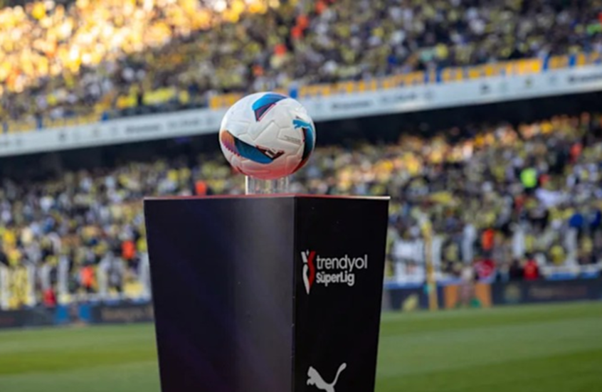 إيقاف 102 من لاعبي كرة القدم في تركيا بسبب فضيحة مراهنات