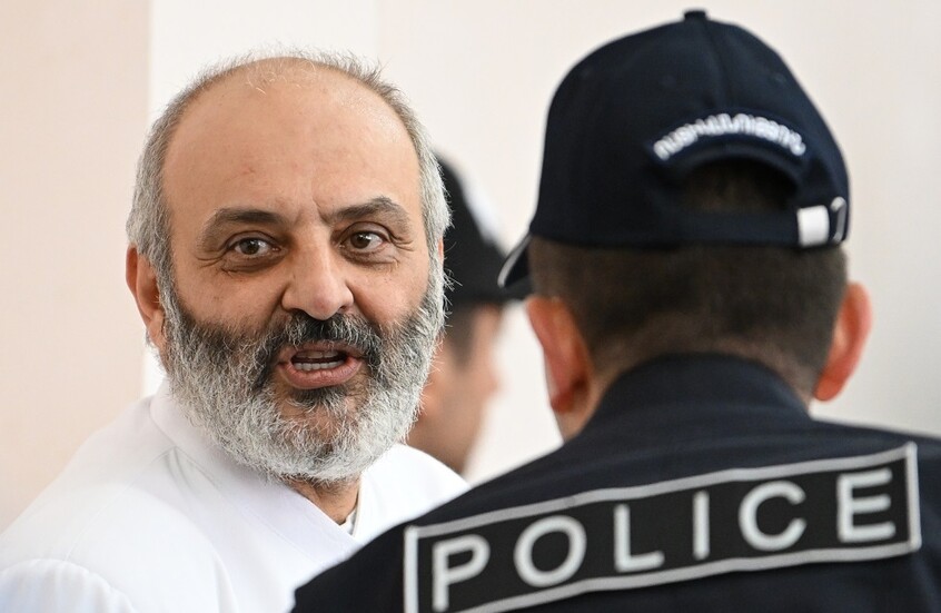 محكمة في أرمينيا تمدد اعتقال الزعيم الديني غالستانيان