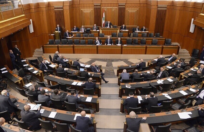 لبنان.. نواب من "الجمهورية القوية" يوجهون سؤالا للحكومة عن تنفيذ قرار سحب السلاح غير الشرعي