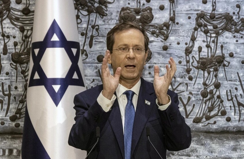 مسؤول رفيع بمكتب وزير الدفاع الإسرائيلي: إذا كان الرئيس من هواة الإذاعة فلينشئ واحدة في مقر إقامته