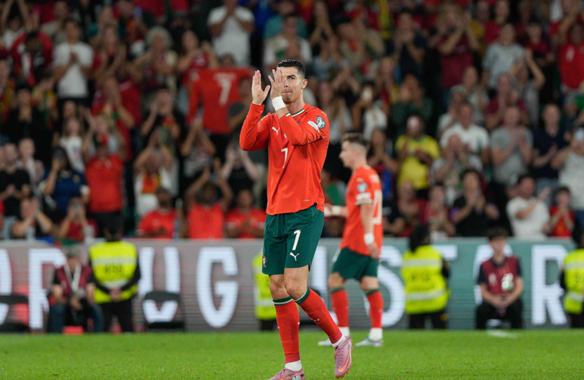 قبيل مواجهة حاسمة في تصفيات كأس العالم.. رونالدو يتقدم بطلب غريب لجماهير إيرلندا