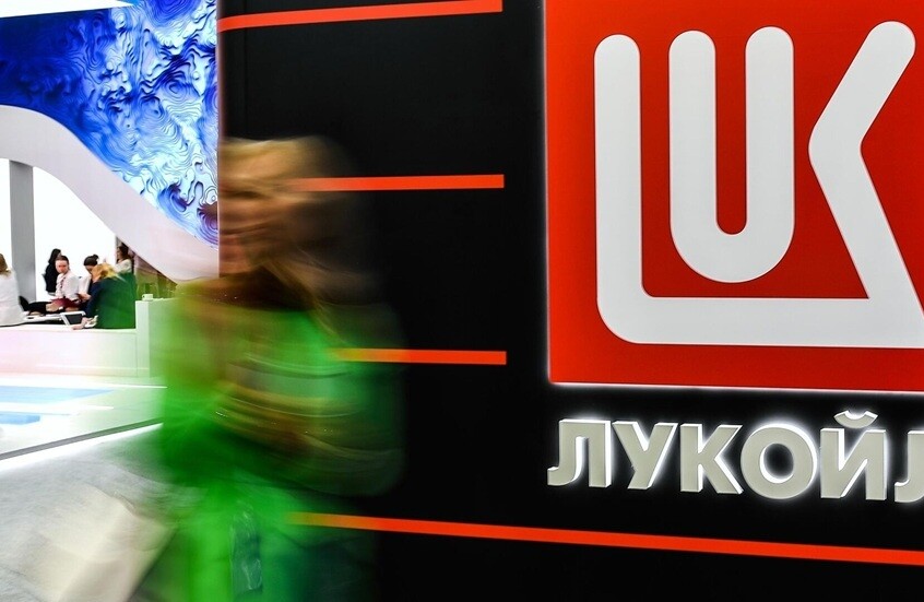 شركة "كارلايل" الأمريكية تستكشف خيارات لشراء الأصول الدولية لـ"لوك أويل" الروسية