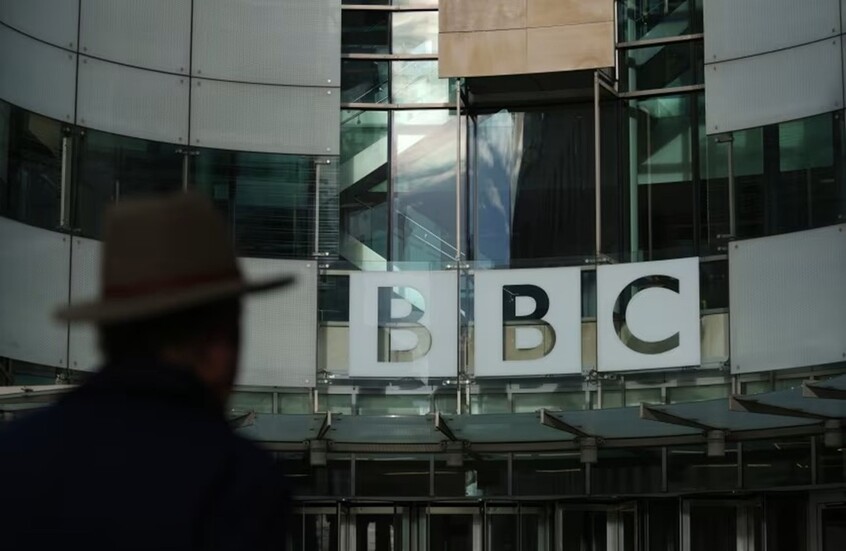 "بي بي سي" تعتذر رسميا لترامب عن تحريف خطابه وترفض دفع تعويضات