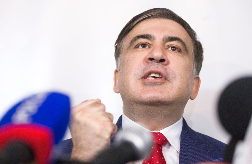 رئيس جورجيا السابق يطالب زيلينسكي بإدراجه في تبادل الأسرى مع روسيا