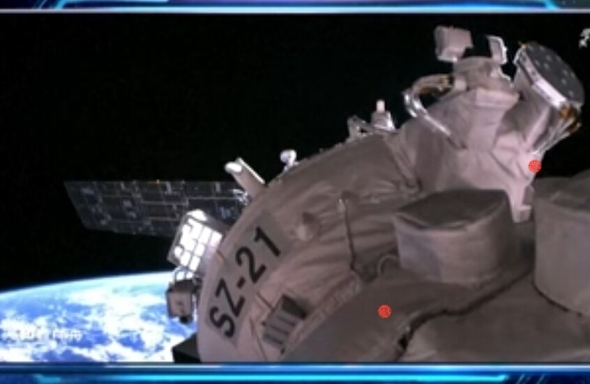 مركبة "شنتشو-21" تعيد 3 رواد من المحطة المدارية الصينية إلى الأرض